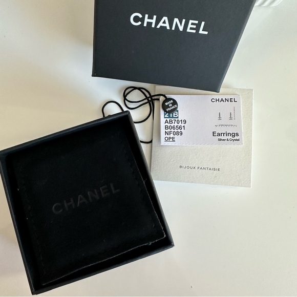 Chanel Dangle Drop Studs CC Logo Earrings EUC - Picture 4 of 6